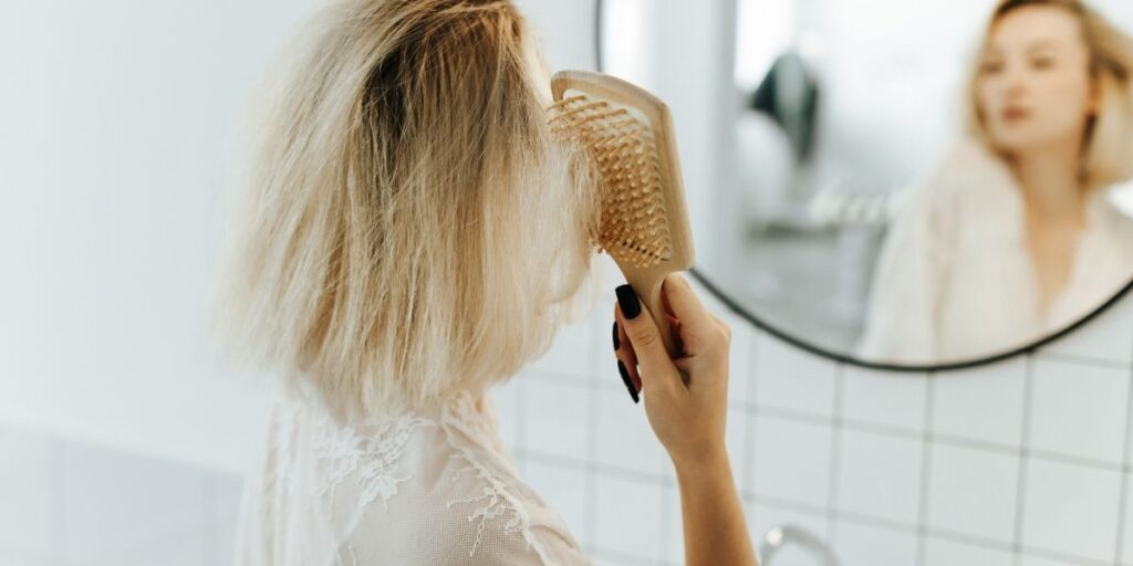 Cheveux cassants que faire pour arrêter la casse et réparer durablement ? 2 cheveux cassants après un balayage